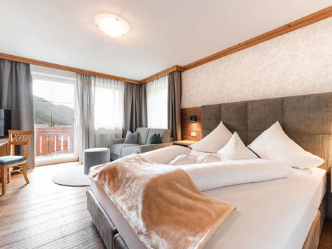Double room Superior image 1