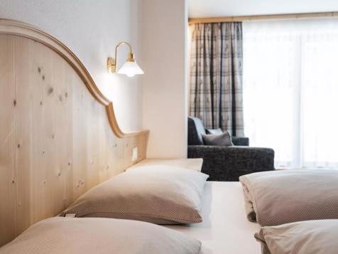 Double room Superior image 2
