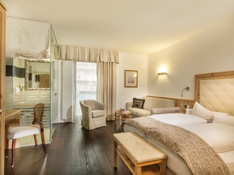 Double room Superior image 2