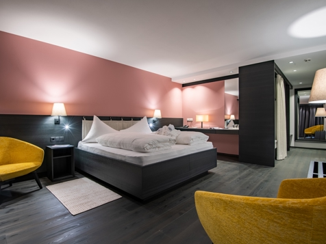 Double room Superior image 3
