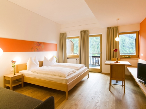 Double room Superior image 4