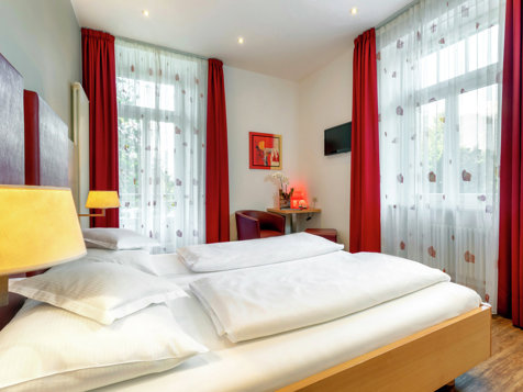 Double room with balcony image 2