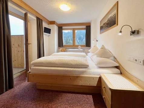 Double room with balcony  image 2