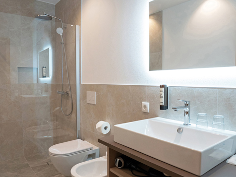 Double room with balcony image 6
