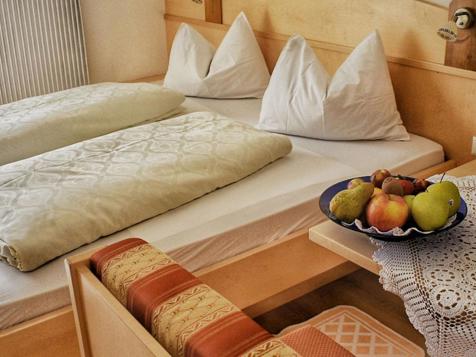 Double room with balcony image 9