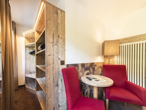 Double room with north-facing balcony image 3