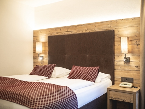 Double room with north-facing balcony image 5