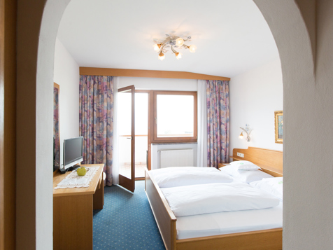 Double room with panoramic balcony image 2