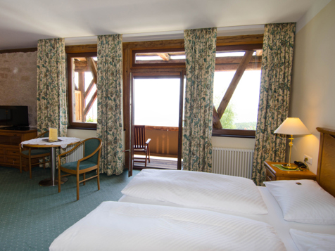 Double room with south balcony & Dolomites view image 3
