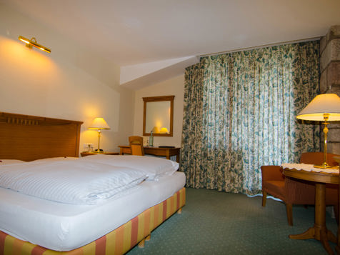 Double room with south balcony & Dolomites view image 5