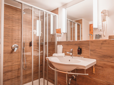Double room with south balcony & Dolomites view image 7