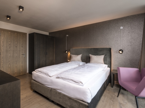Double room with southeast-facing balcony image 2