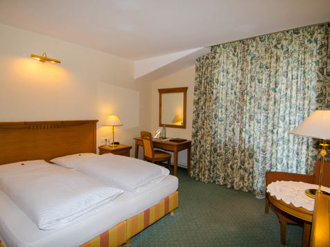Double room with view to the lake image 3