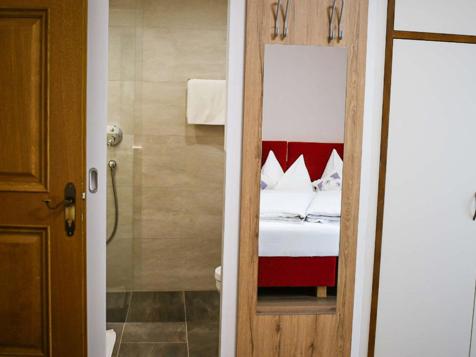 Double room without balcony image 1