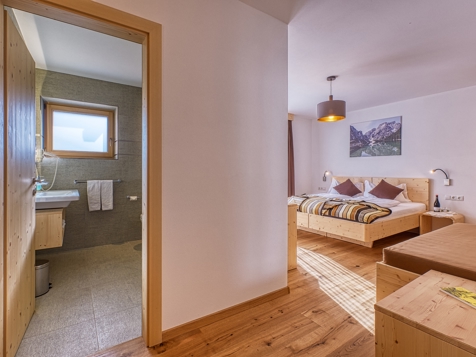 Double-, trible-bed-room superior image 2