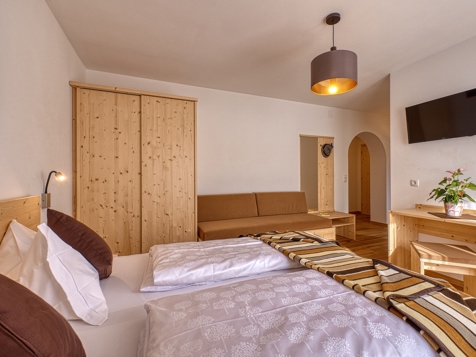 Double-, trible-bed-room superior image 3