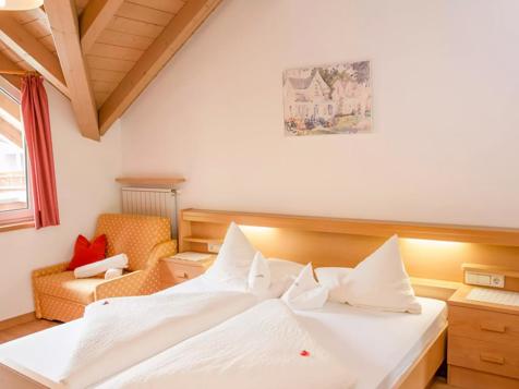 Dreibettzimmer "Basic" image 1