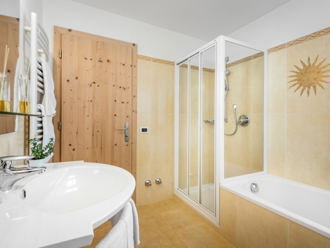 Dreibettzimmer mit Sicht Piz Sorega 2 image 12