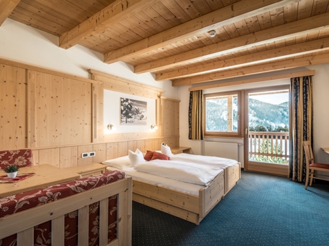 Dreibettzimmer mit Sicht Piz Sorega 2 image 2