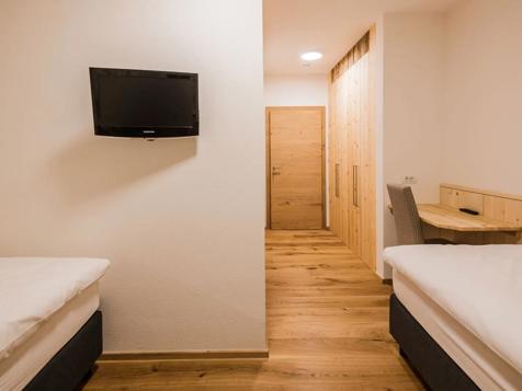 Eagle’s nest suite image 5