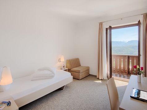 Einzelzimmer mit Balkon image 2