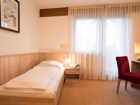 Einzelzimmer mit Südbalkon image 1