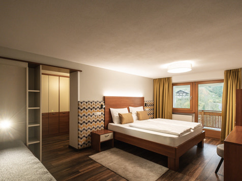 Family Room image 13