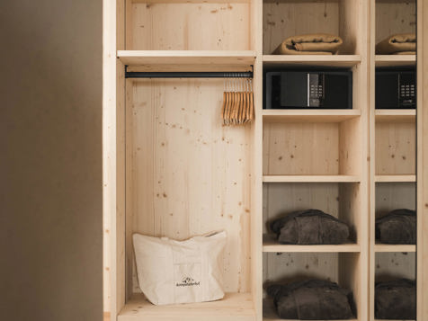Family room image 7
