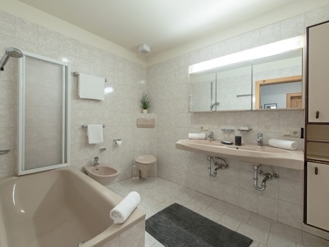 Family room Plose image 3