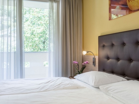 FAMILY SUITE-8