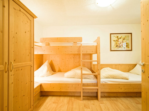 Family suite with two communication rooms image 3