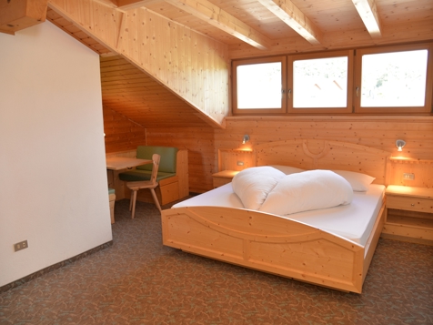 Ferienwohnung W2 - Mansardenwohnung image 3