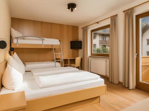 Fourbed Room image 2