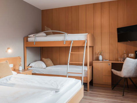 Fourbed Room image 8