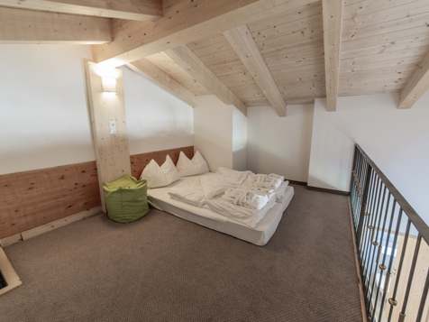 Gallery room image 9