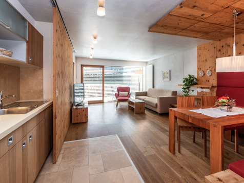 Grand Apartment image 9