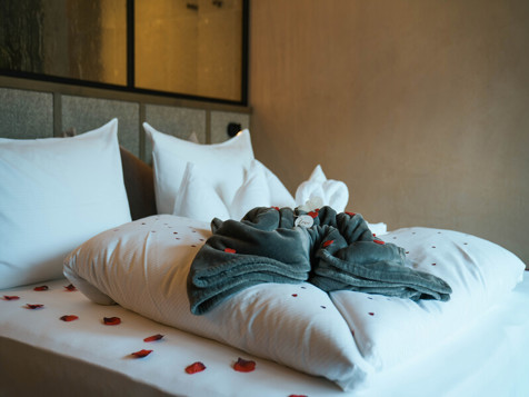 Honeymoon escape - short-stay