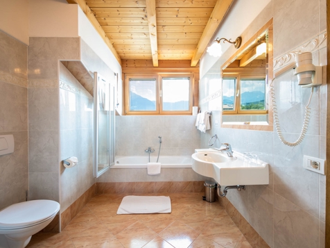 Hotel***GSTÖR, Haupthaus, Ifingersuite image 1
