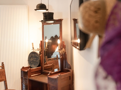 Hutstübele (hat room) image 6