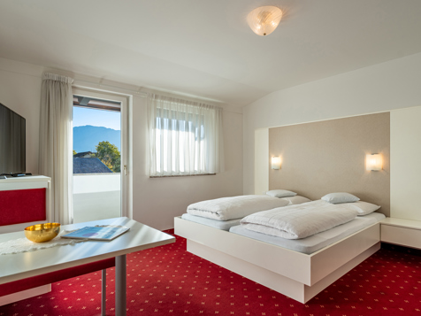 Ifinger Süd-Ostseite mit schönem Balkon image 3