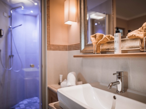 Jacuzzi Suite-10