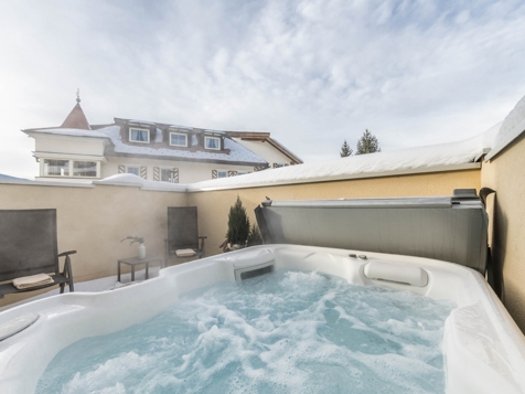 Jacuzzi Suite-1