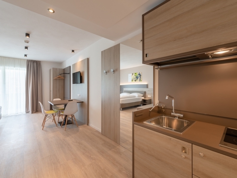 Junior Suite Merlot image 3