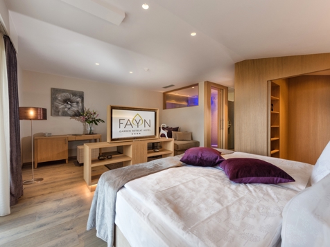 Junior Suite with garden view image 3