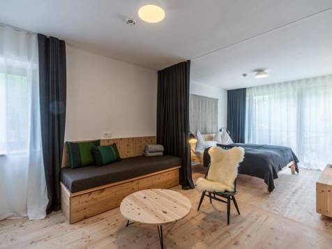 Juniorsuite eastside with balcony with Dolomites v image 2