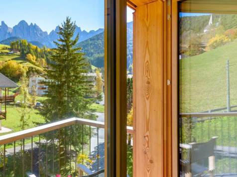 Juniorsuite eastside with balcony with Dolomites v image 3