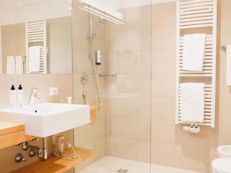 Juniorsuite with balcony and view to the vally image 7