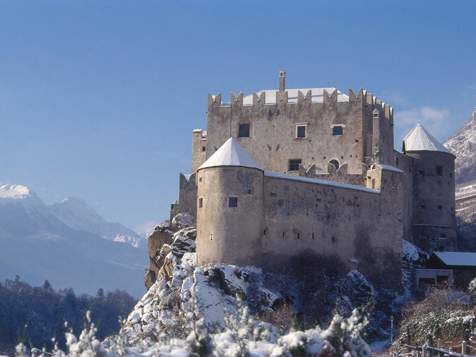 Kastelbell Castel in winter