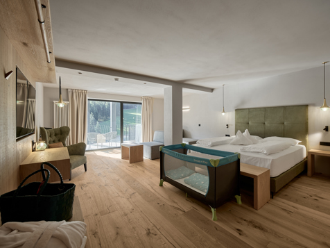 Komfortzimmer mit Babybett image 2