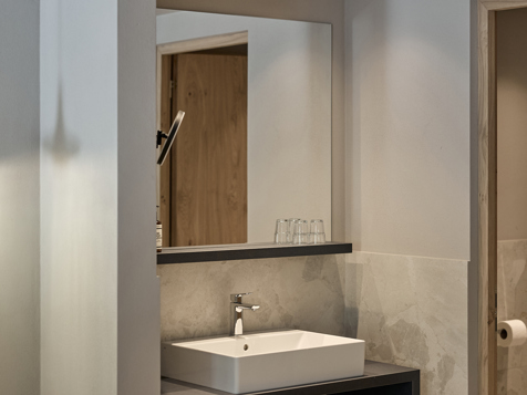 Komfortzimmer mit Babybett image 9